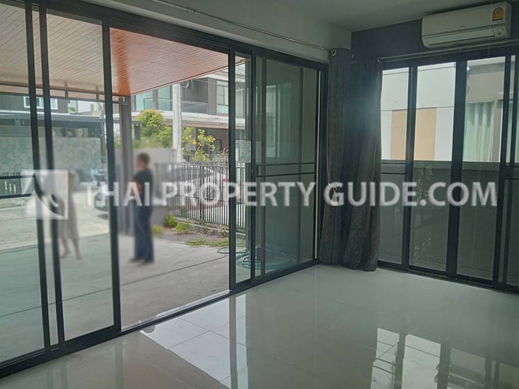 House with Shared Pool in Bangnatrad 